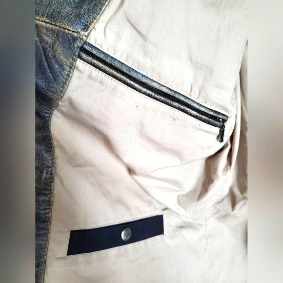 ❌️SOLD❌️ Vintage Distressed Leather Jacket - Picture 6 of 14